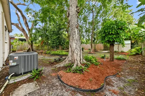 1727 NE 37th Street Oakland Park FL 33334