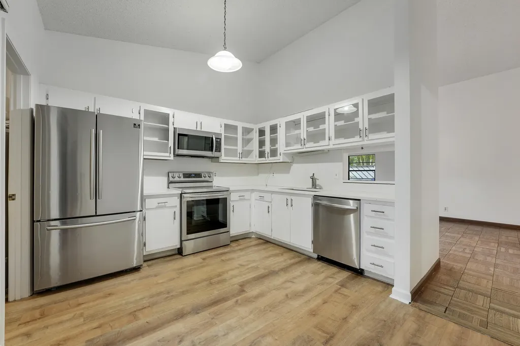 126 Sherwood Circle Jupiter FL 33458