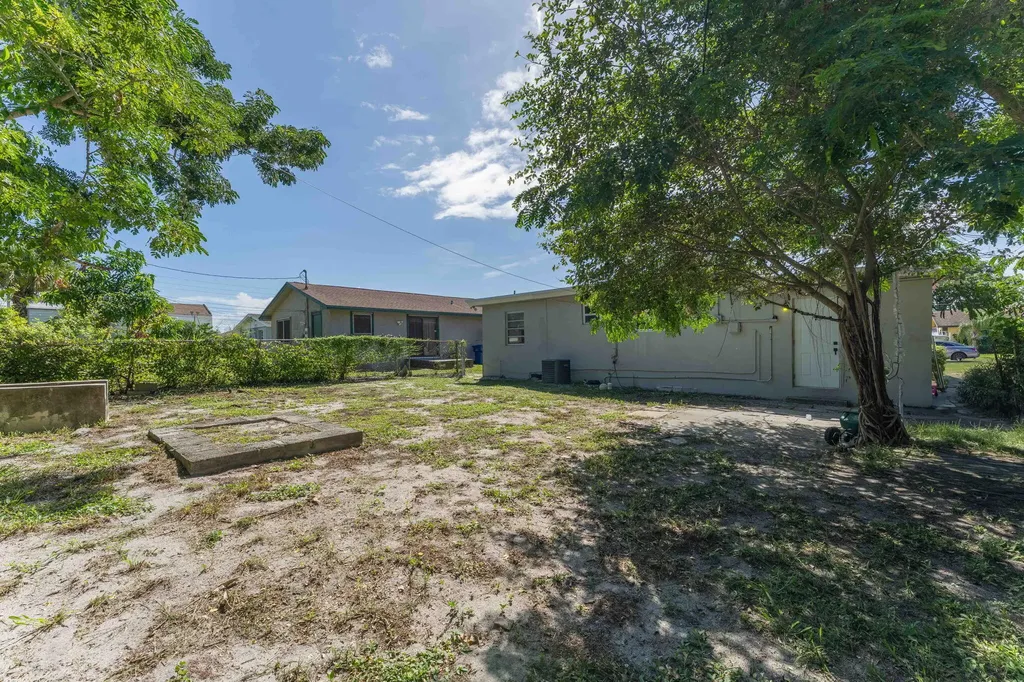1340 W 33rd Street Riviera Beach FL 33404