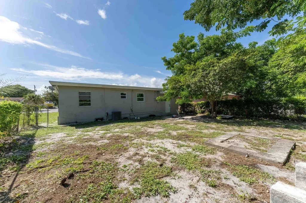 1340 W 33rd Street Riviera Beach FL 33404