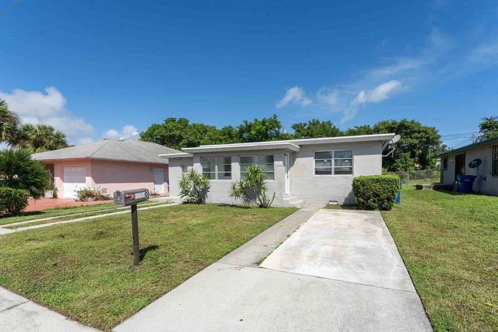 1340 W 33rd Street Riviera Beach FL 33404