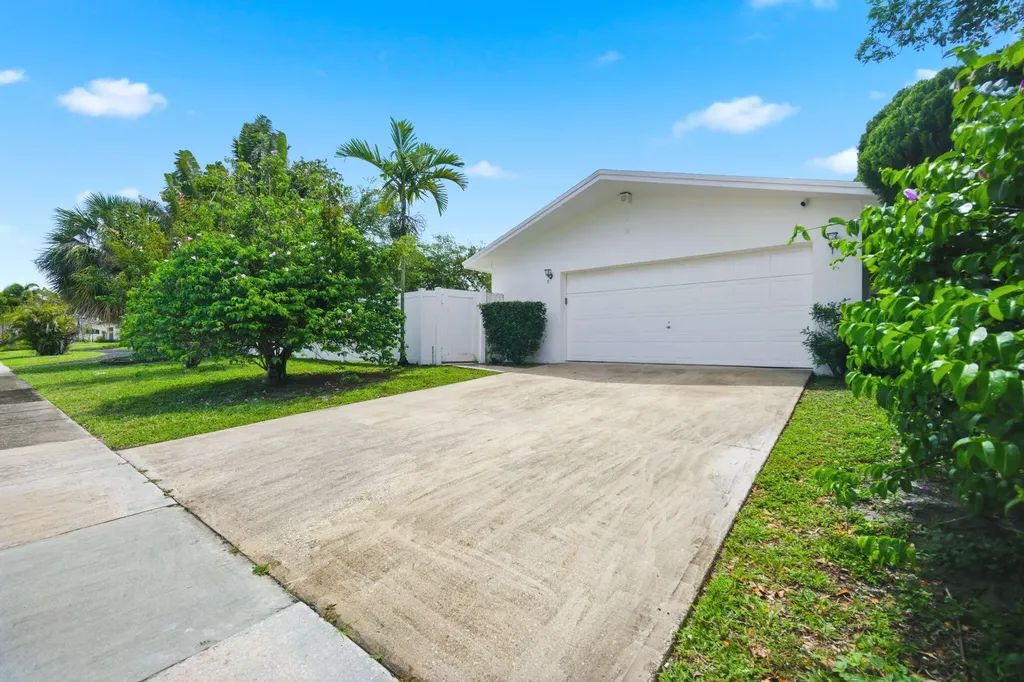 321 E Chaminade Drive Hollywood FL 33021