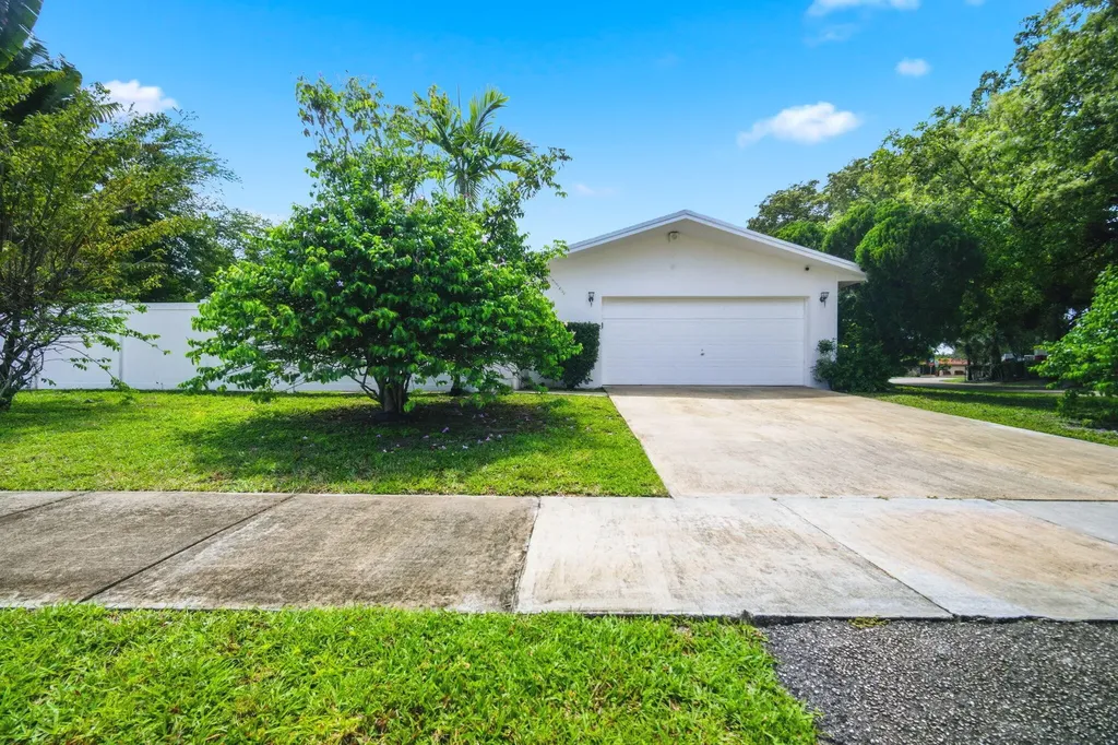 321 E Chaminade Drive Hollywood FL 33021