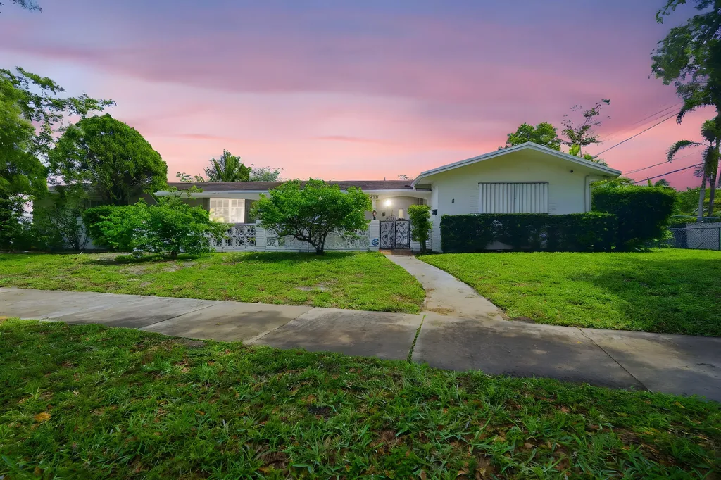 321 E Chaminade Drive Hollywood FL 33021