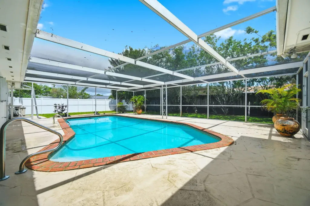 321 E Chaminade Drive Hollywood FL 33021