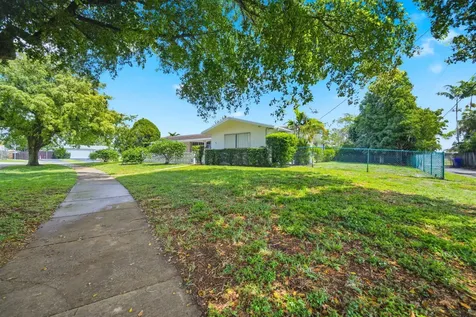 321 E Chaminade Drive Hollywood FL 33021