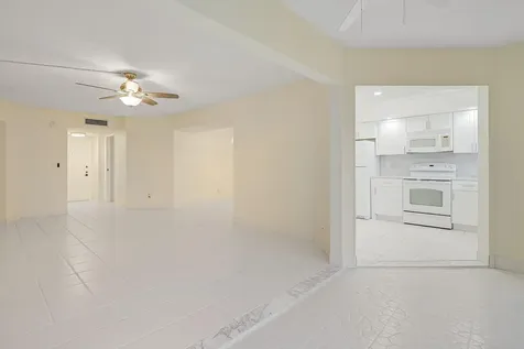3810 Via Poinciana Greenacres FL 33467