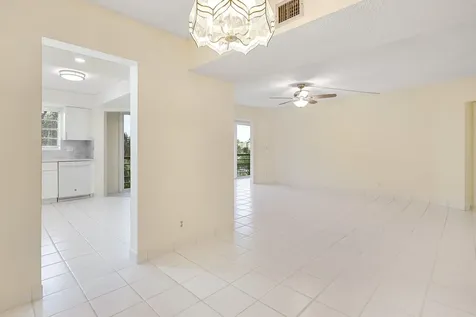3810 Via Poinciana Greenacres FL 33467