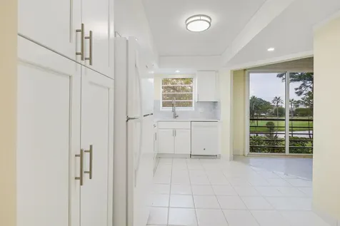 3810 Via Poinciana Greenacres FL 33467