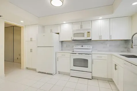 3810 Via Poinciana Greenacres FL 33467