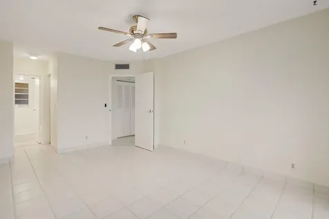 3810 Via Poinciana Greenacres FL 33467