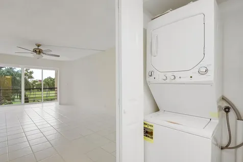 3810 Via Poinciana Greenacres FL 33467