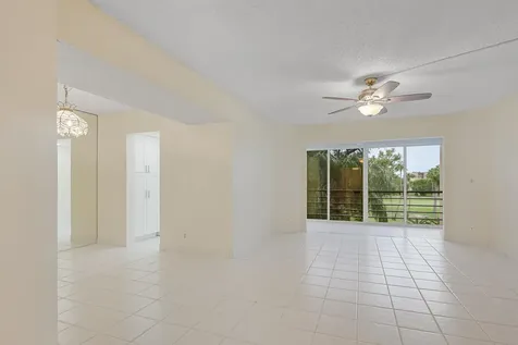 3810 Via Poinciana Greenacres FL 33467