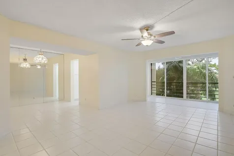 3810 Via Poinciana Greenacres FL 33467