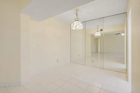 3810 Via Poinciana Greenacres FL 33467
