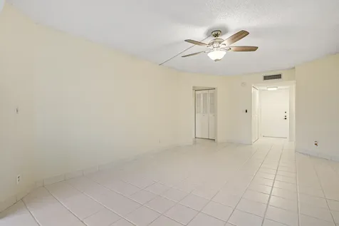 3810 Via Poinciana Greenacres FL 33467