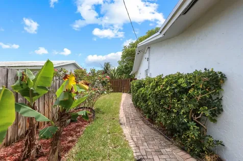 513 Curlew Road Delray Beach FL 33444