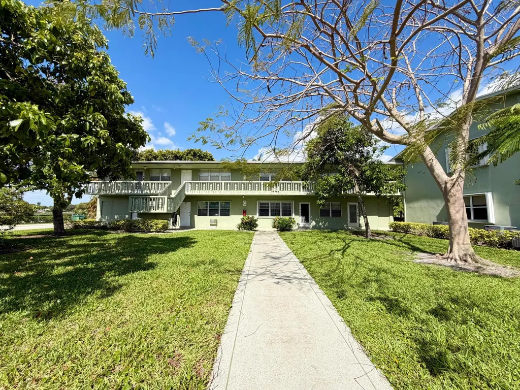62 Easthampton C West Palm Beach FL 33417