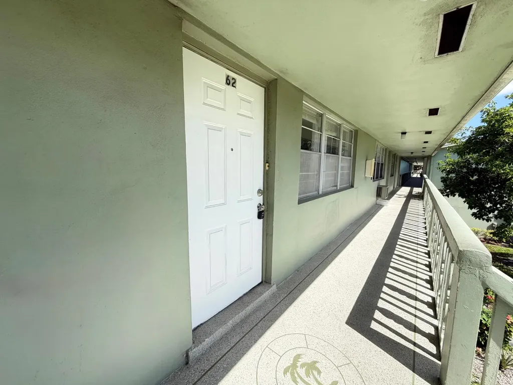 62 Easthampton C West Palm Beach FL 33417