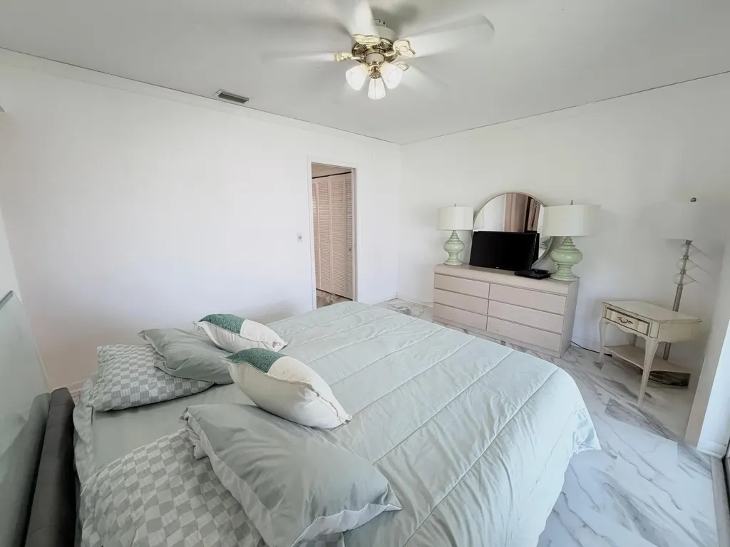 62 Easthampton C West Palm Beach FL 33417