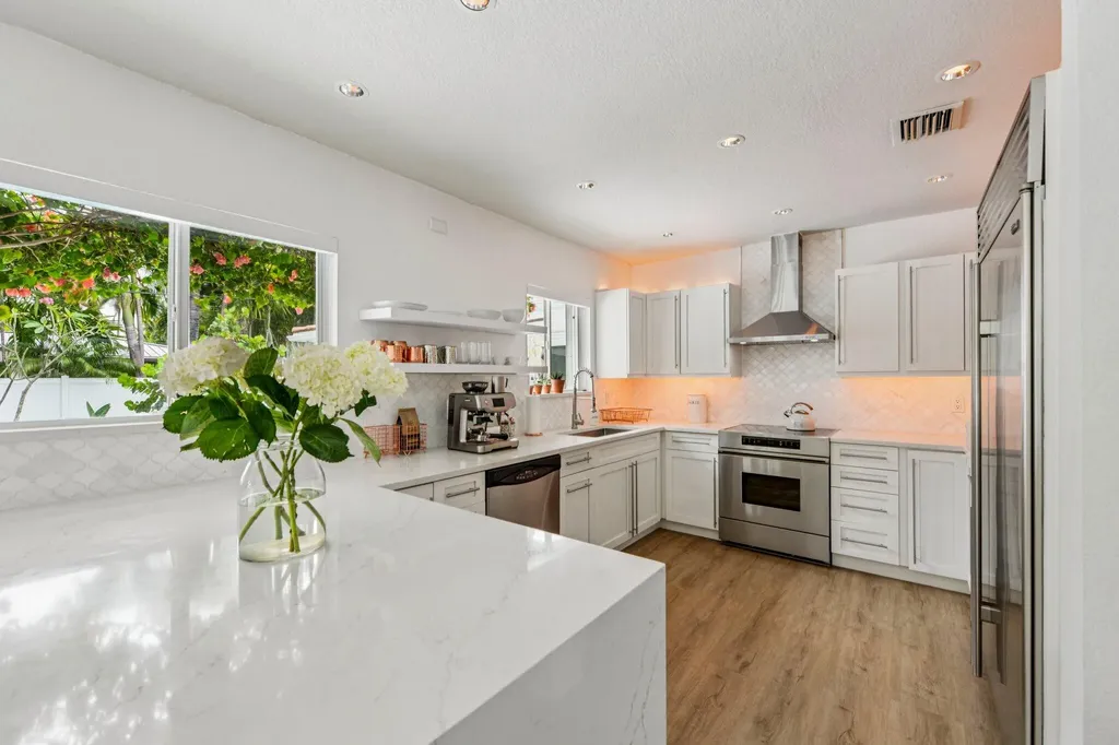 1910 NE 17th Terrace Fort Lauderdale FL 33305