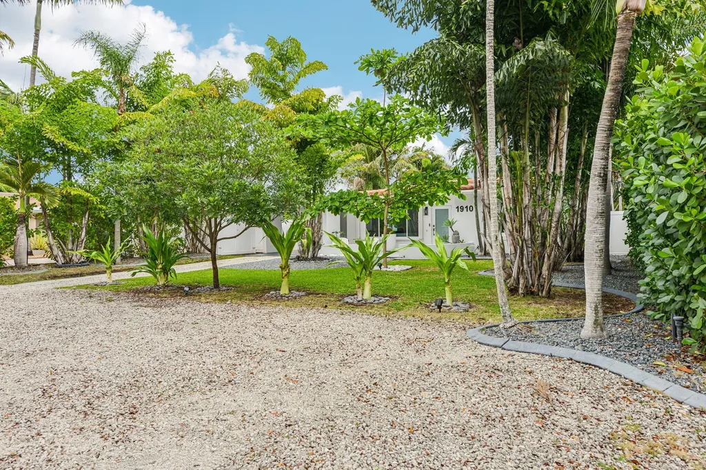 1910 NE 17th Terrace Fort Lauderdale FL 33305