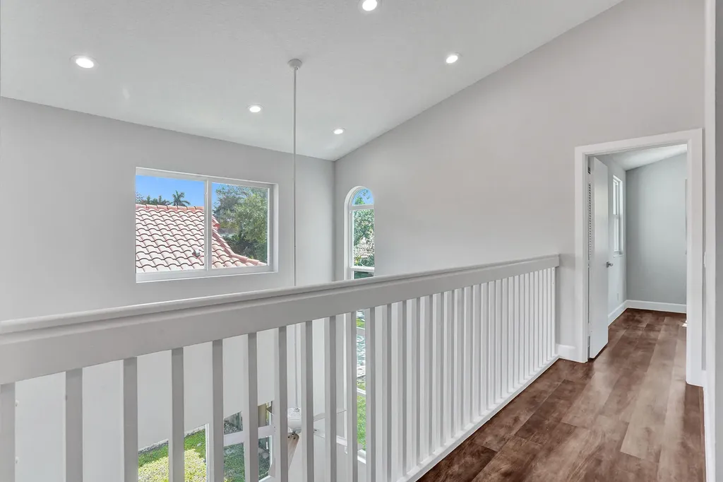 9821 NW 5th Place Plantation FL 33324