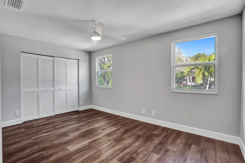 9821 NW 5th Place Plantation FL 33324
