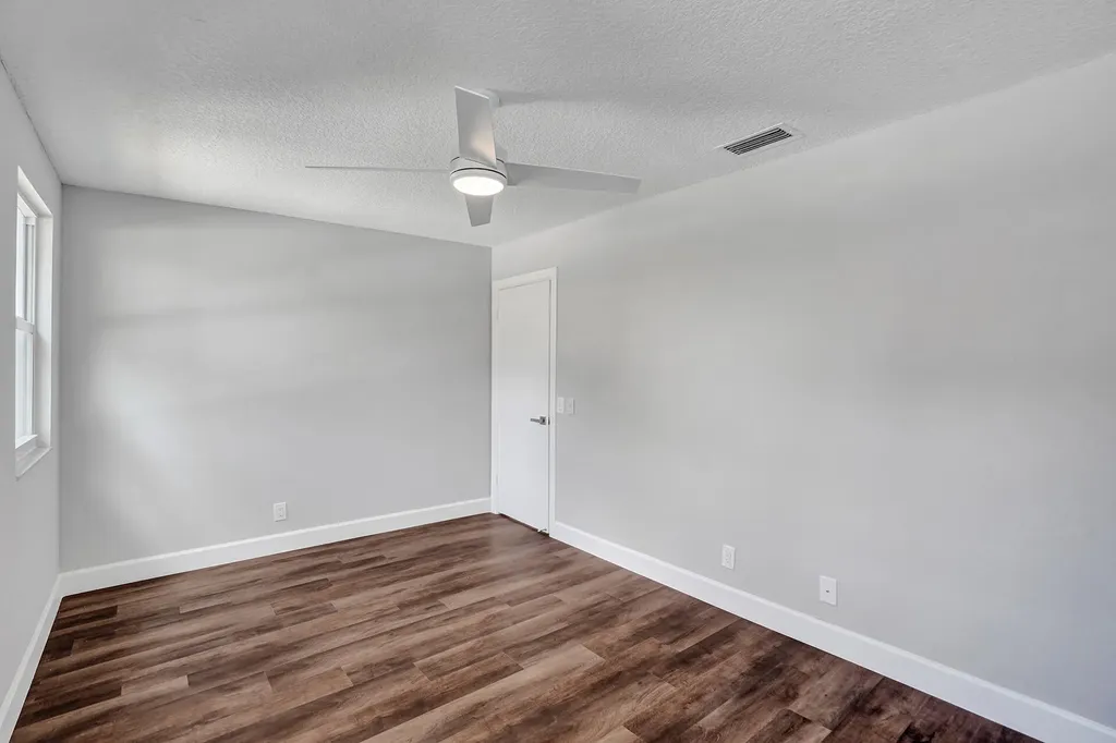 9821 NW 5th Place Plantation FL 33324