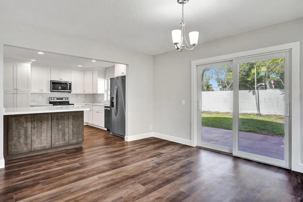 9821 NW 5th Place Plantation FL 33324