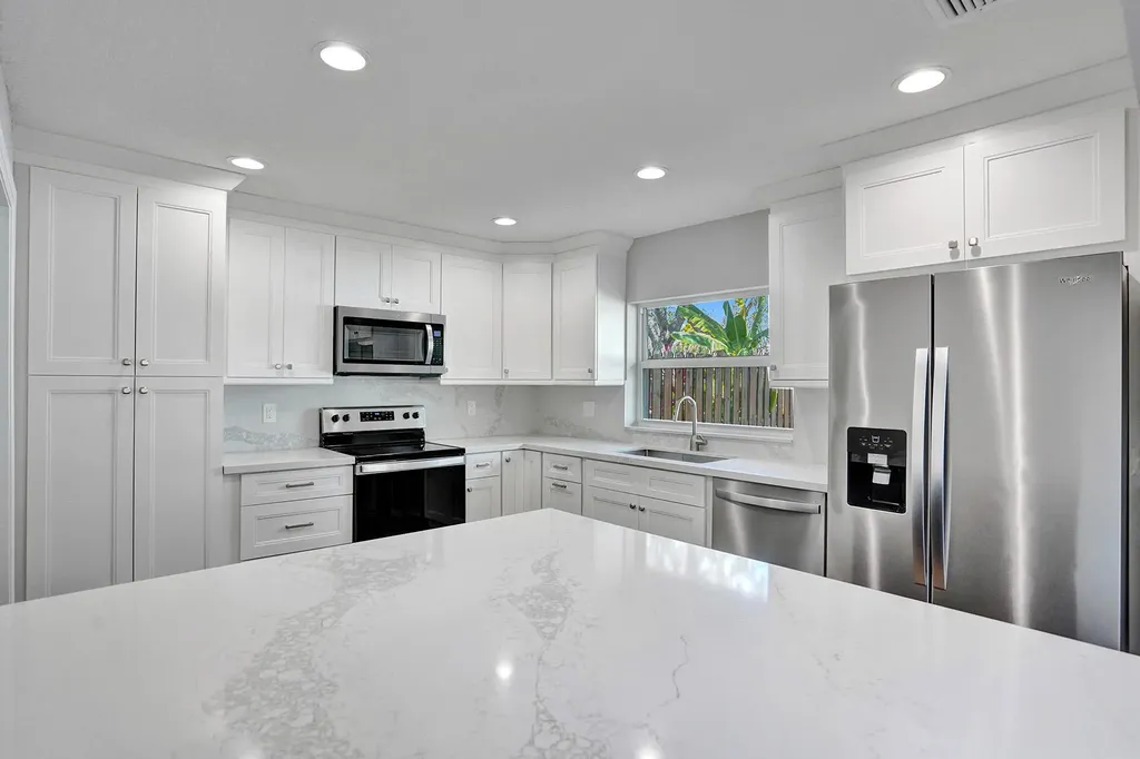 9821 NW 5th Place Plantation FL 33324