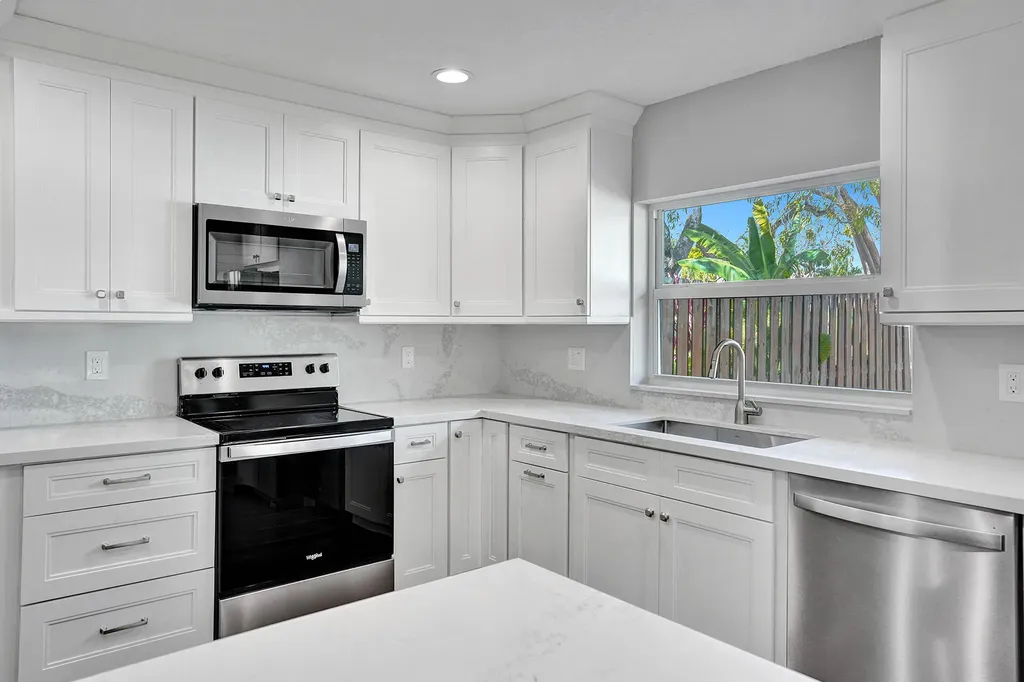 9821 NW 5th Place Plantation FL 33324