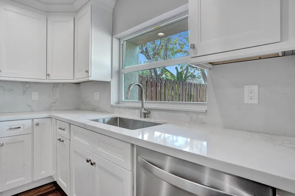 9821 NW 5th Place Plantation FL 33324