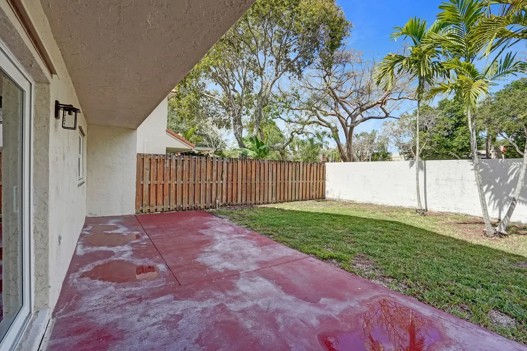 9821 NW 5th Place Plantation FL 33324
