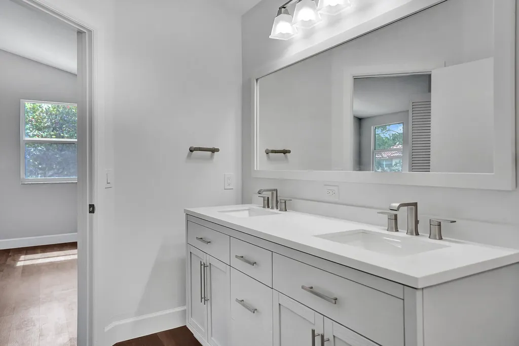 9821 NW 5th Place Plantation FL 33324