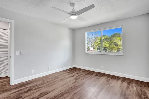 9821 NW 5th Place Plantation FL 33324