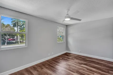 9821 NW 5th Place Plantation FL 33324