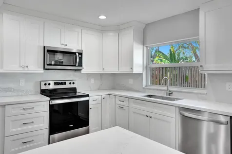 9821 NW 5th Place Plantation FL 33324