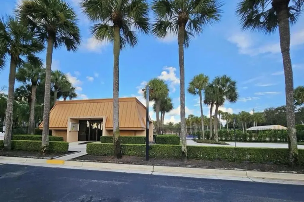 197 Charter Way West Palm Beach FL 33407