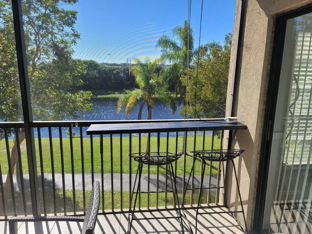 2200 S Cypress Bend Drive Pompano Beach FL 33069