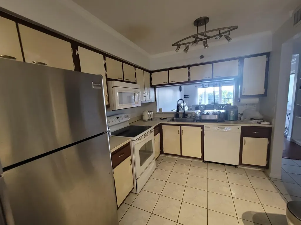 2200 S Cypress Bend Drive Pompano Beach FL 33069