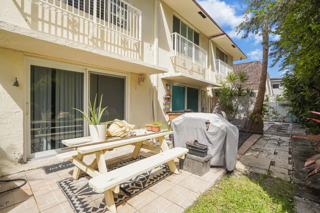 584 SE 20th Avenue Deerfield Beach FL 33441