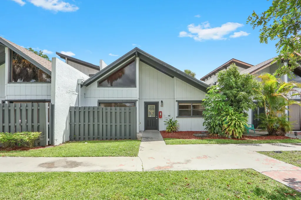 100 Sparrow Drive Royal Palm Beach FL 33411