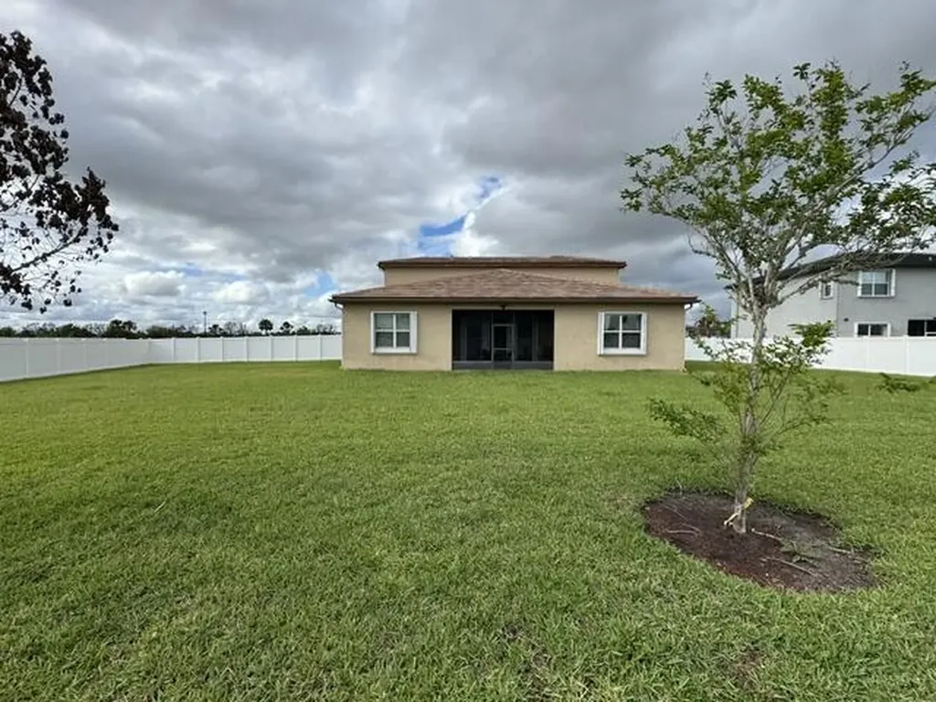 7401 NW Farnsworth Circle NW Port St Lucie FL 34987