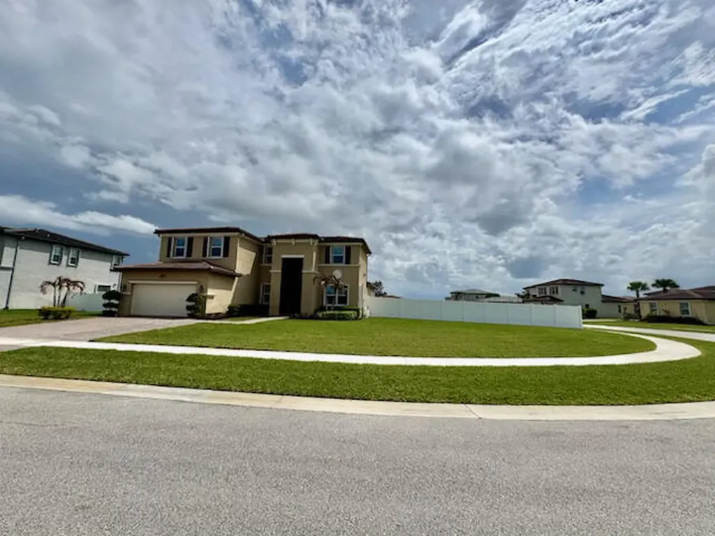 7401 NW Farnsworth Circle NW Port St Lucie FL 34987