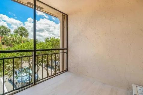 341 Lakeview Drive Weston FL 33326
