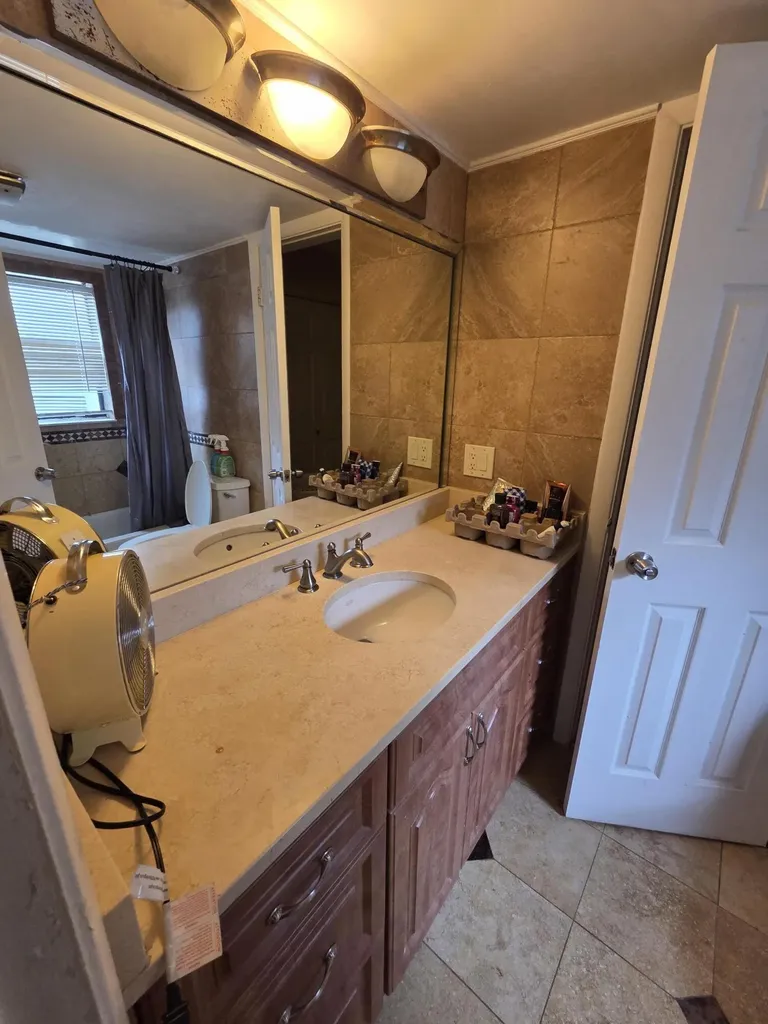 1351 NW 94th Way Coral Springs FL 33071