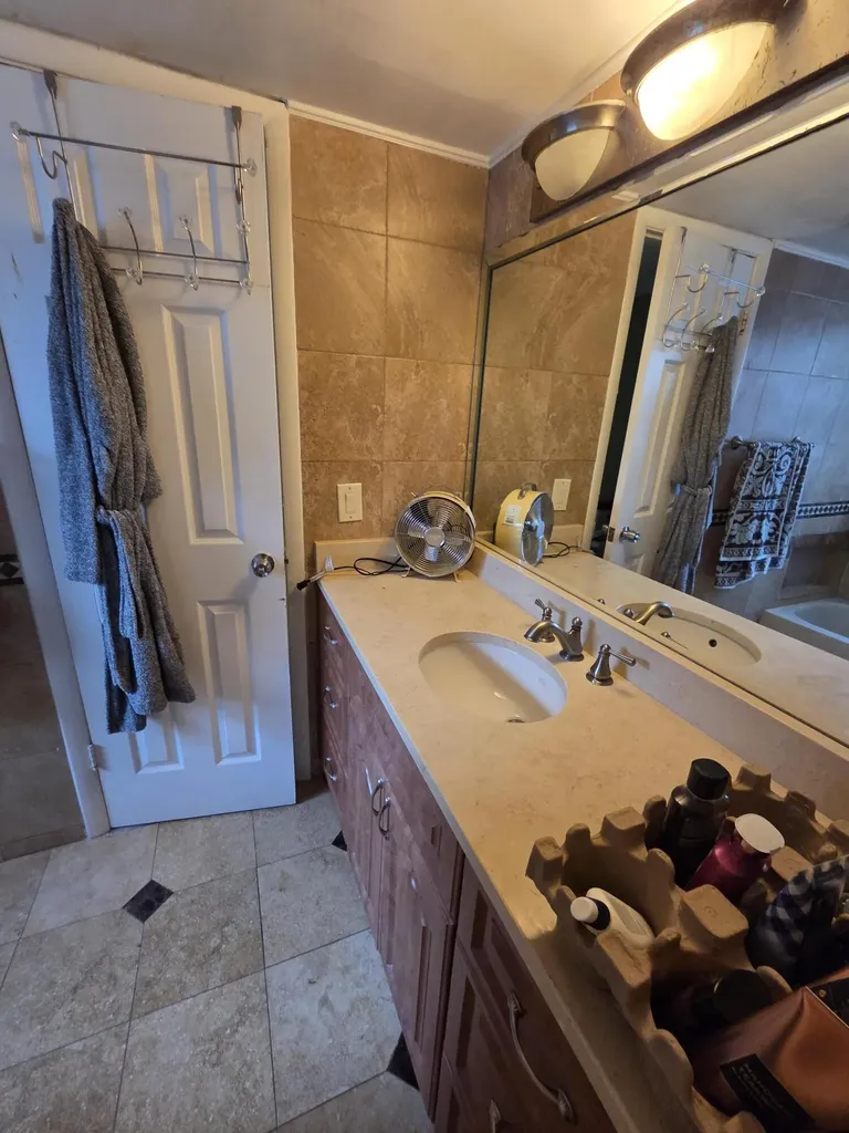 1351 NW 94th Way Coral Springs FL 33071
