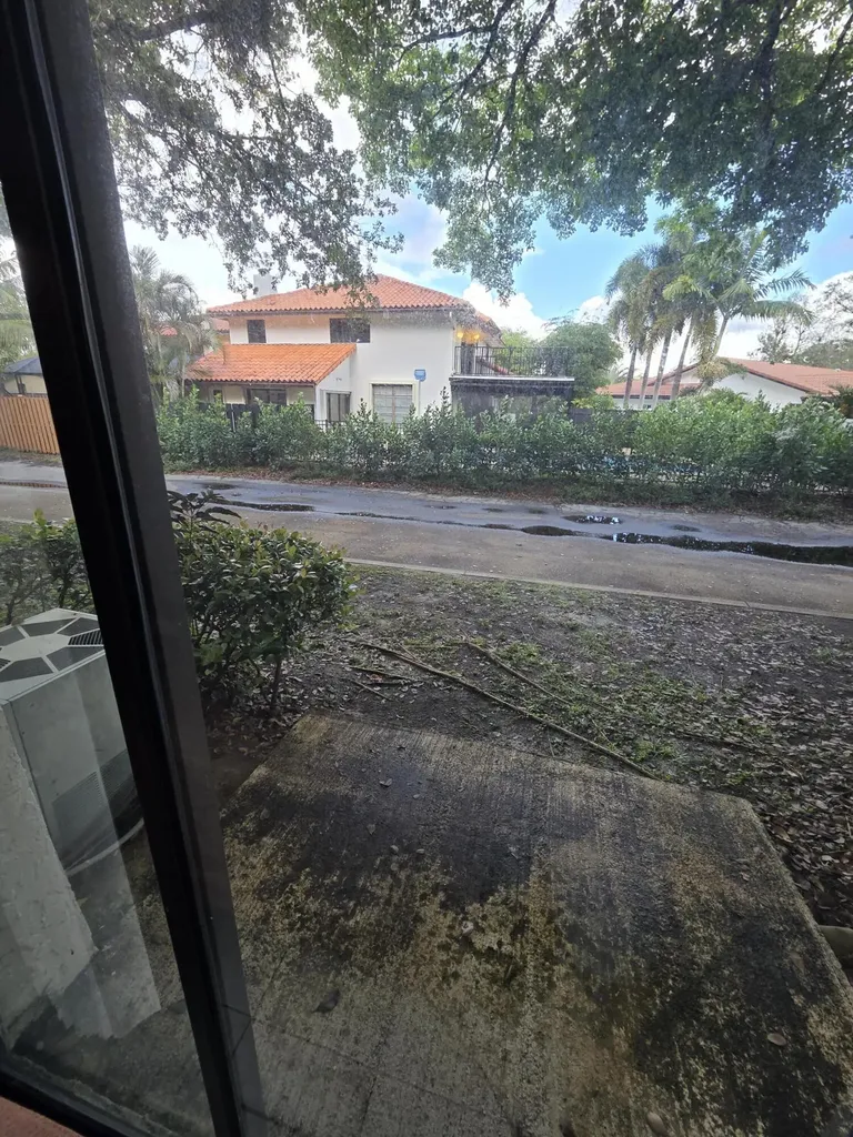 1351 NW 94th Way Coral Springs FL 33071