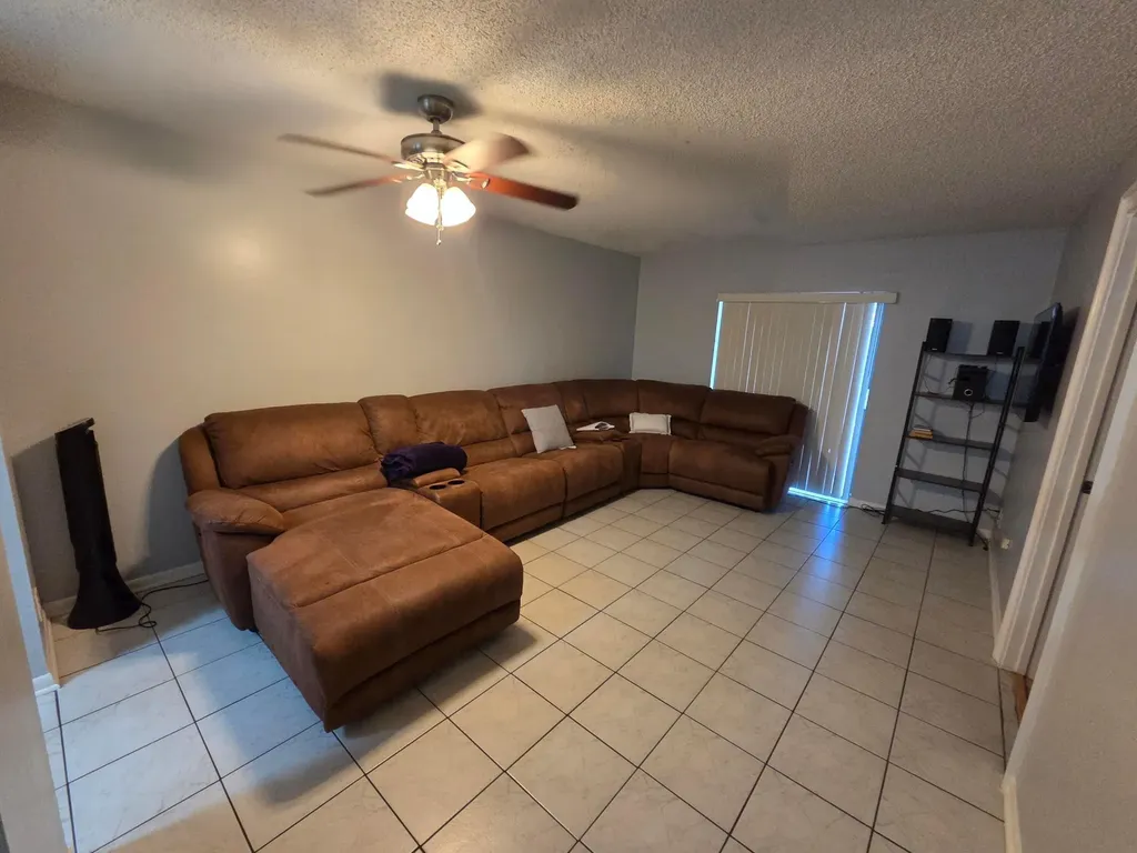 1351 NW 94th Way Coral Springs FL 33071